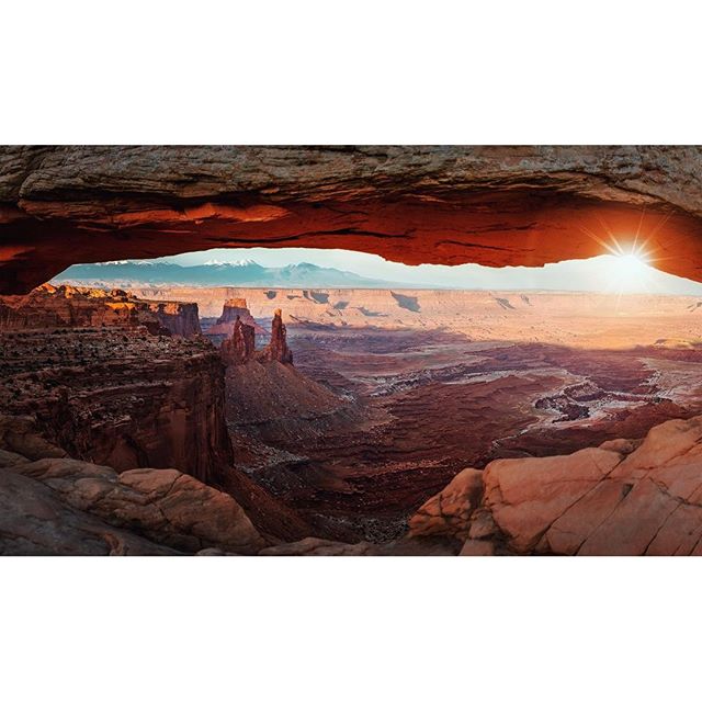 The Memorizing Mesa Arch. . #SOGknives #TakePoint #SOGadventurer